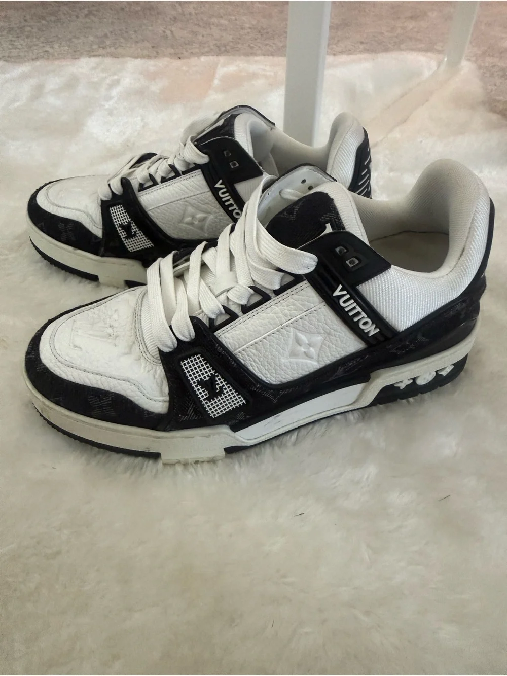 Louis Vuitton White and Black Trainers 🩷